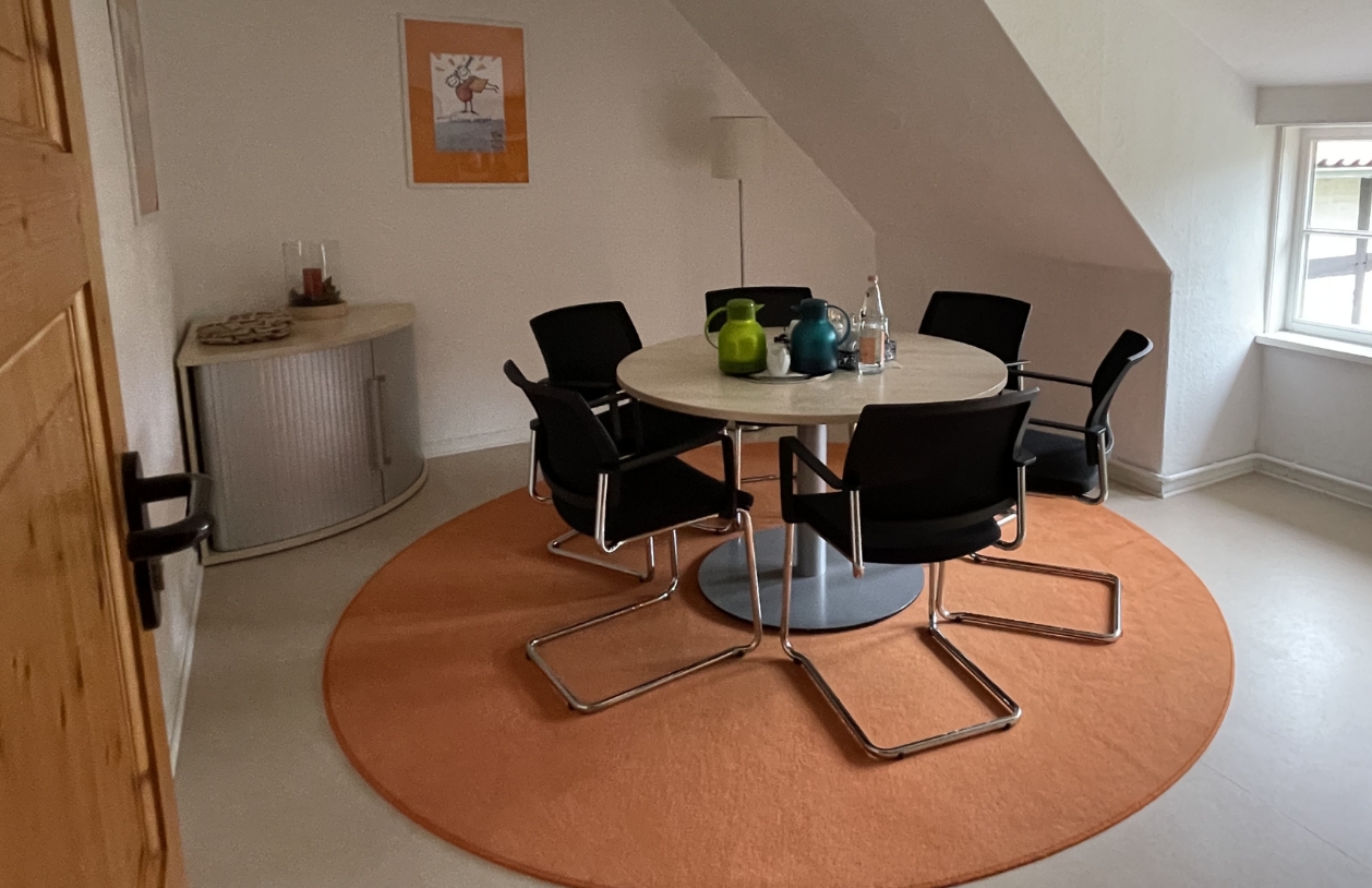 runder besprechungstisch