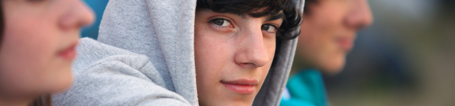 Jugendlicher im Kapuzenpulli