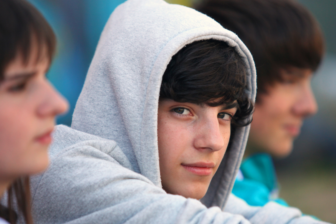 Jugendlicher im Kapuzenpulli